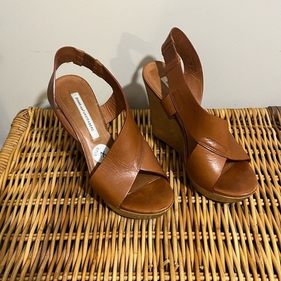 DVF Sunny Cutaway Wedge - Picture 6 of 7